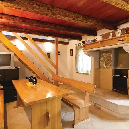 Pet Friendly In With Wifi Apartment Vrsar