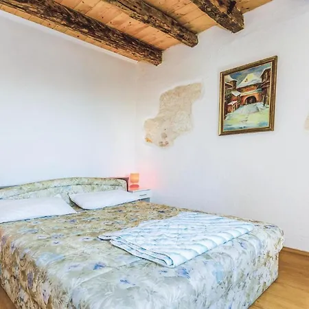 Two-bedroom In Appartement Vrsar