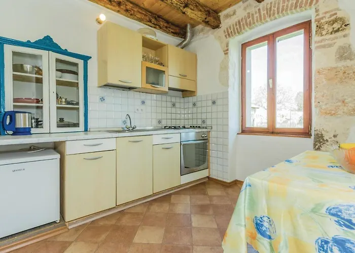 Two-bedroom In 브르사르